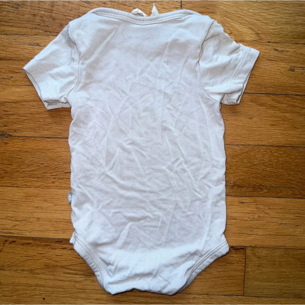 KYTE BABY Short Sleeve One‎ Piece Onesie Button Bottom Grey Neutral Newborn